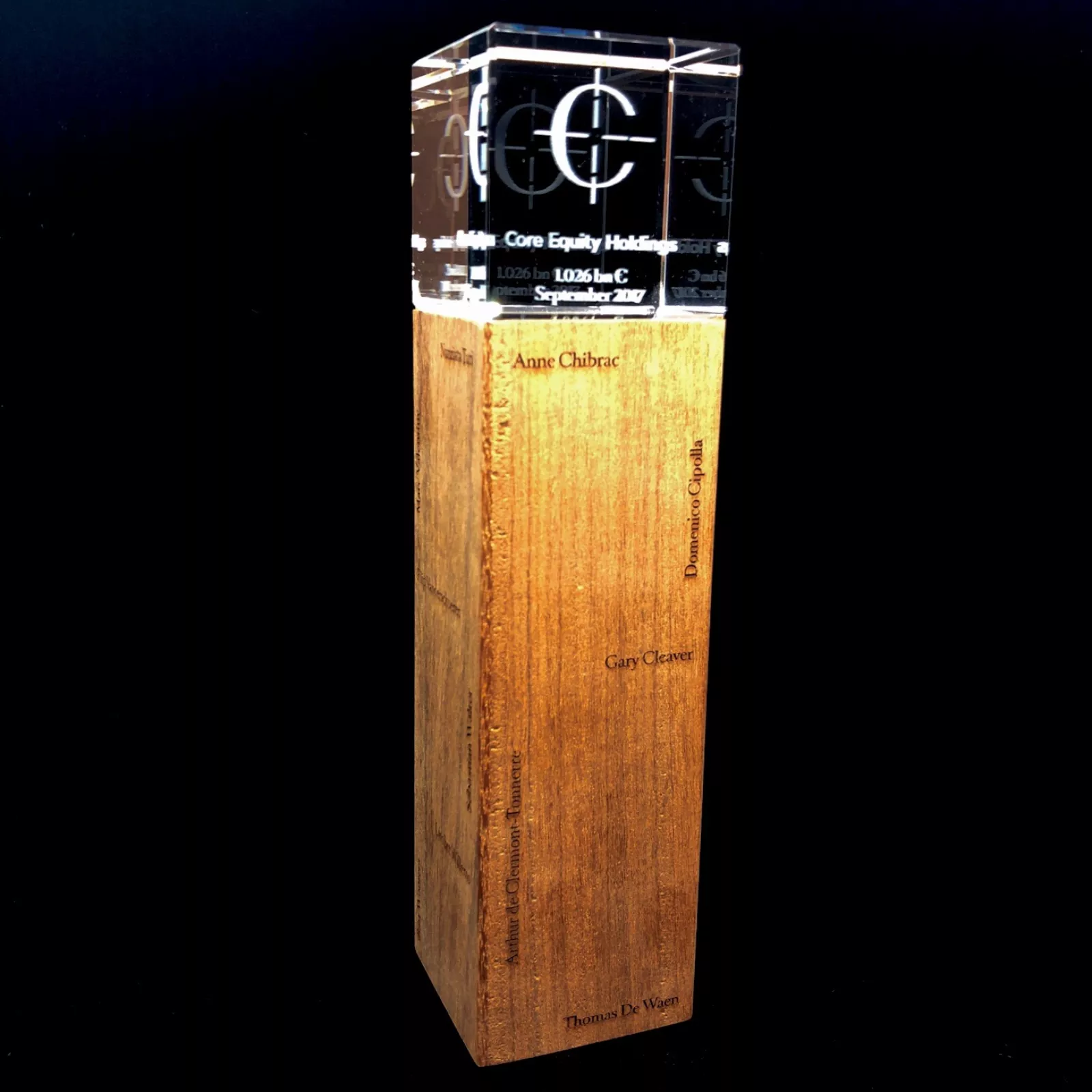 Houten award met 3D-gegraveerd kristal