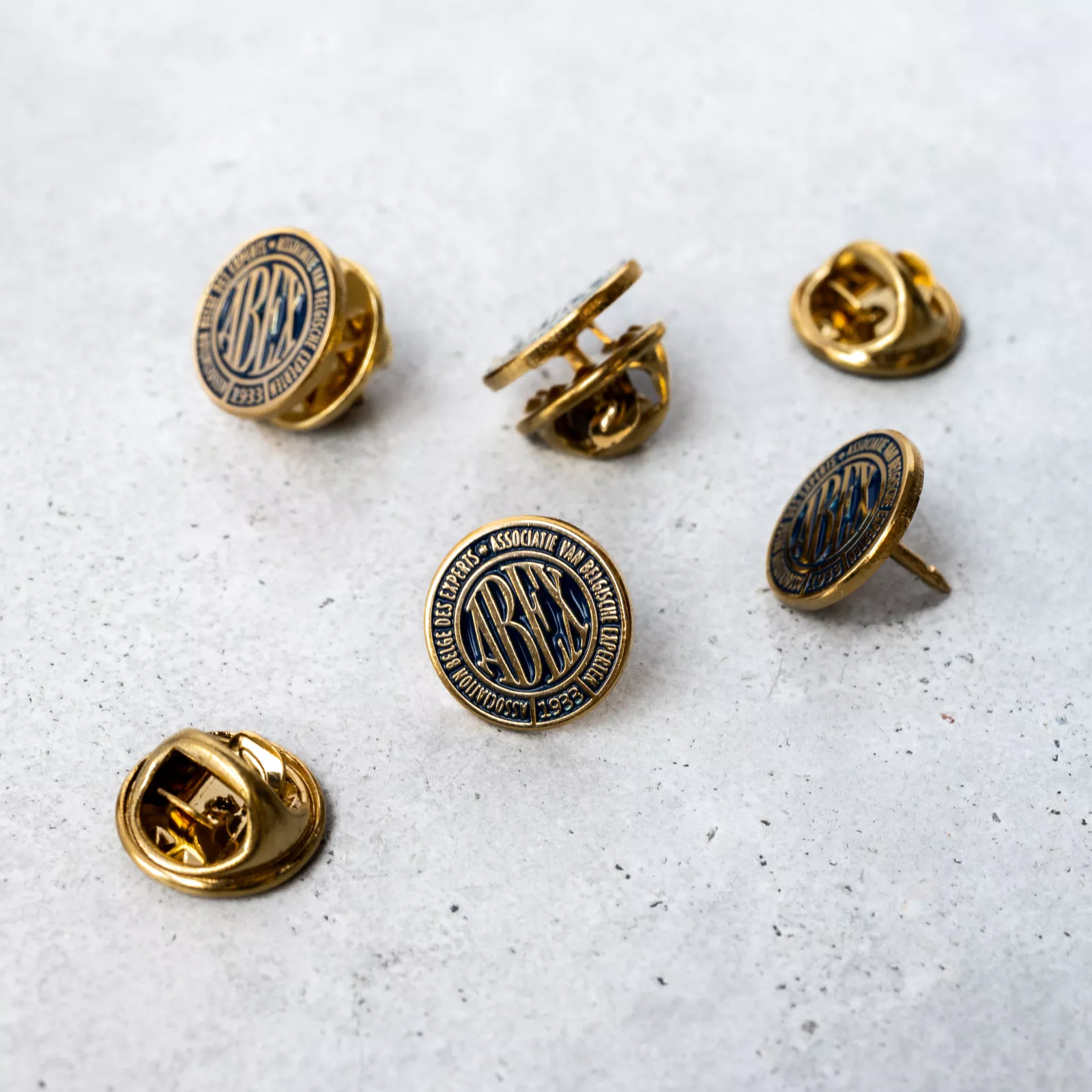 Custom-made pins for clubs and organizations